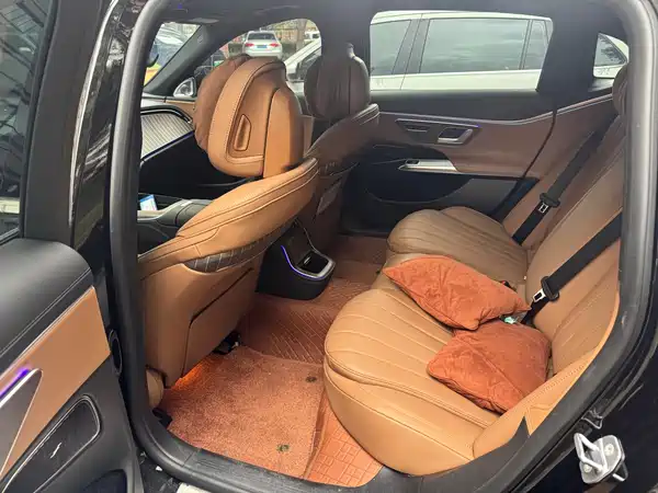Mercedes-Benz E-Class 2025
