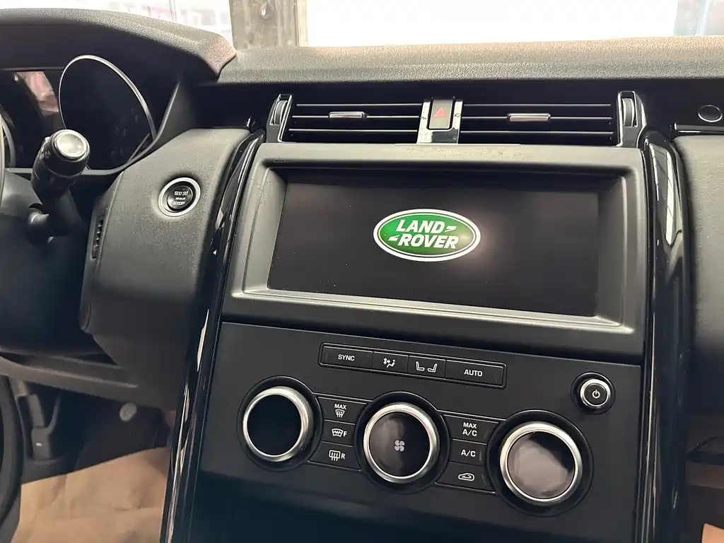 Land Rover Discovery 2018 — фото 9