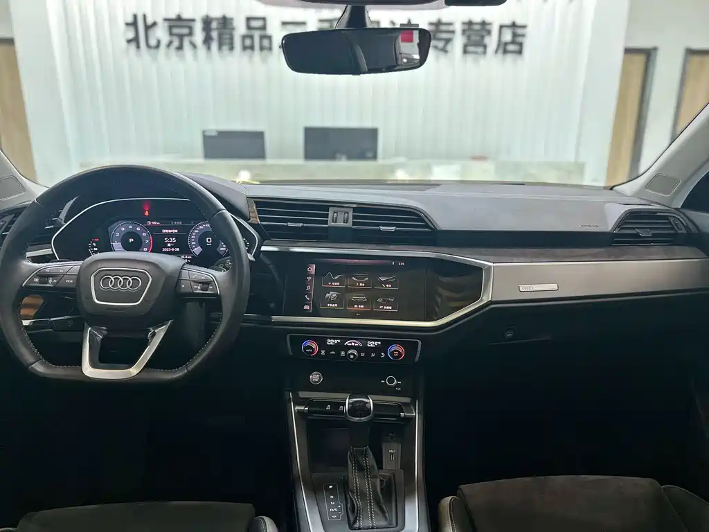 Audi Q3 2021 — фото 10