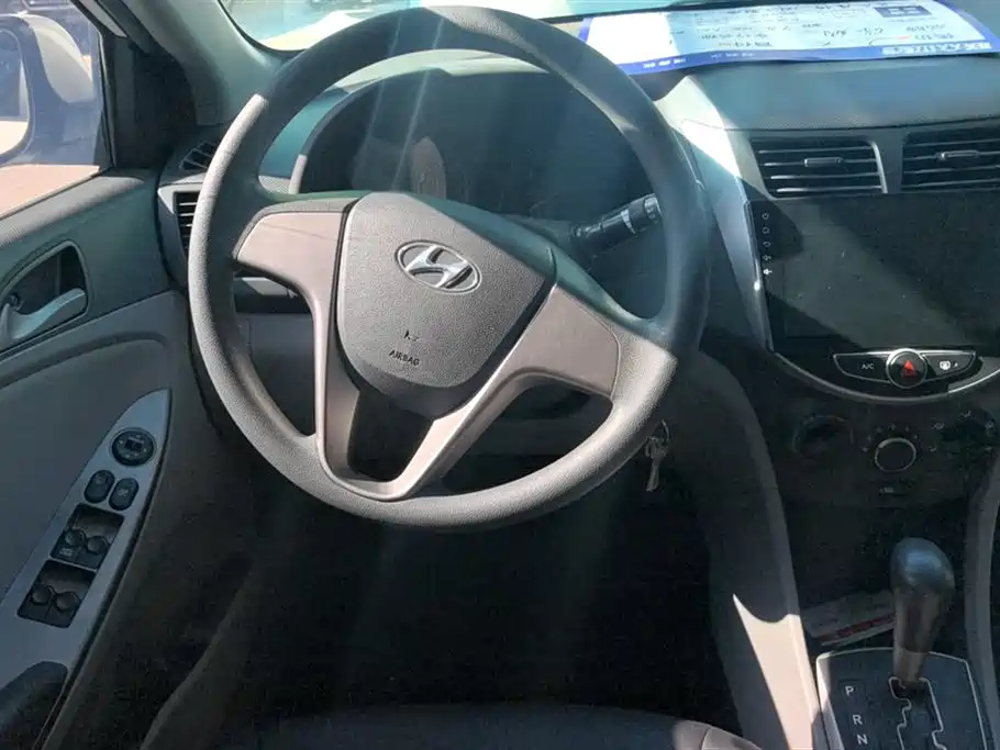 Hyundai Verna 2016 — фото 15