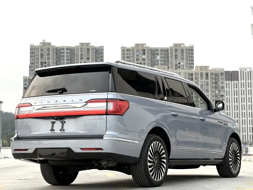 Lincoln Navigator 2022 — фото 11