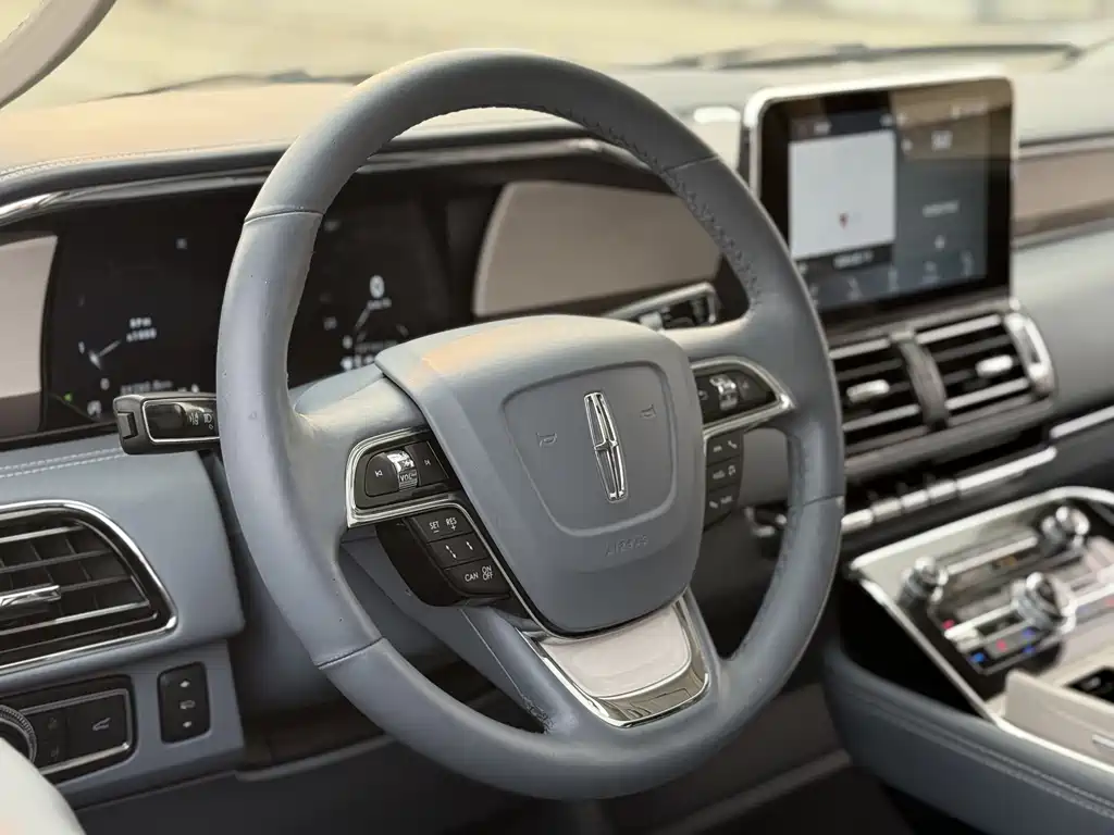 Lincoln Navigator 2022 — фото 14