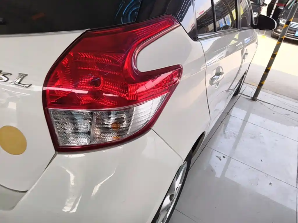 Toyota Yaris L 2015 — фото 8