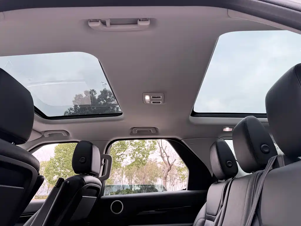 Land Rover Discovery 2018 — фото 15