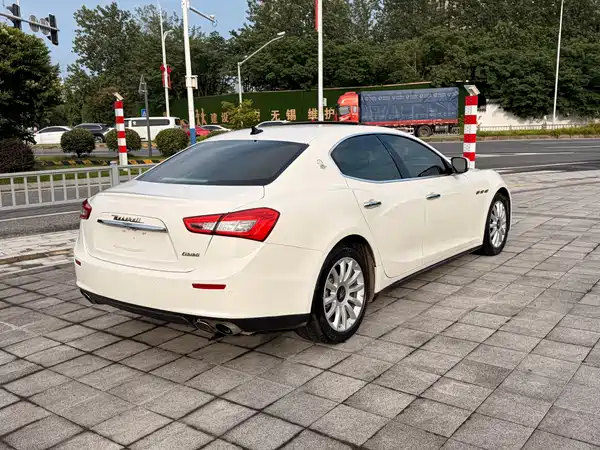 Maserati Ghibli 2015