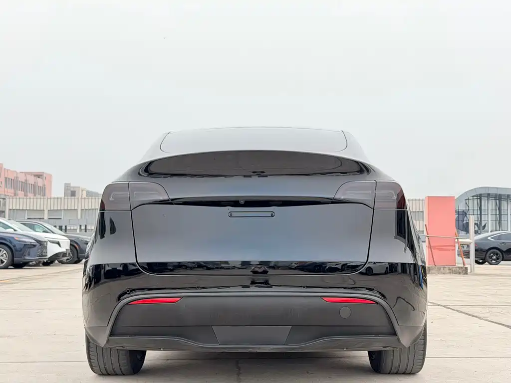 Tesla Model Y 2022 — фото 11