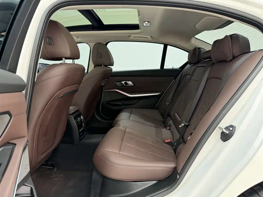BMW 3 Series 2025 — фото 17