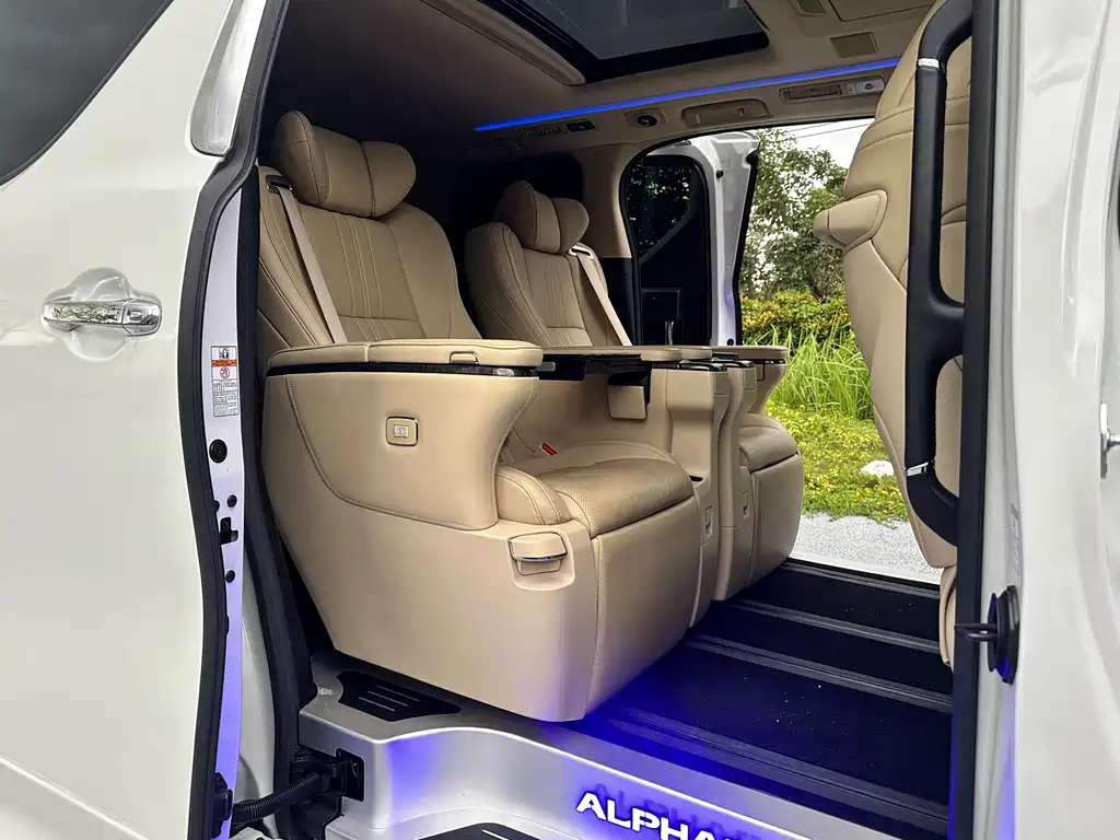 Toyota Alphard 2020 — фото 16