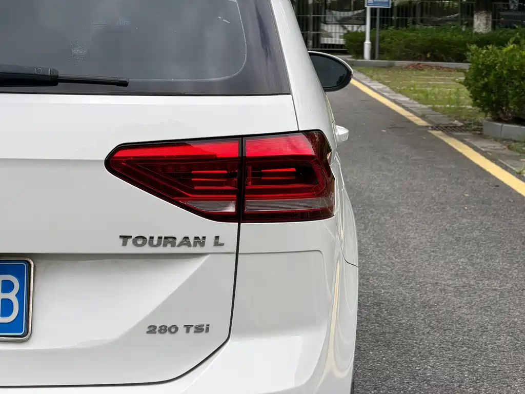 Volkswagen Touran 2019 — фото 21
