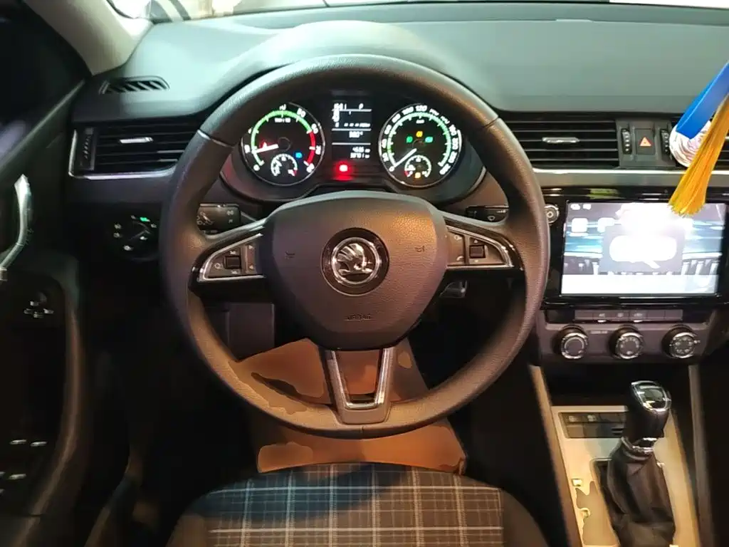 Skoda Octavia 2019 — фото 11