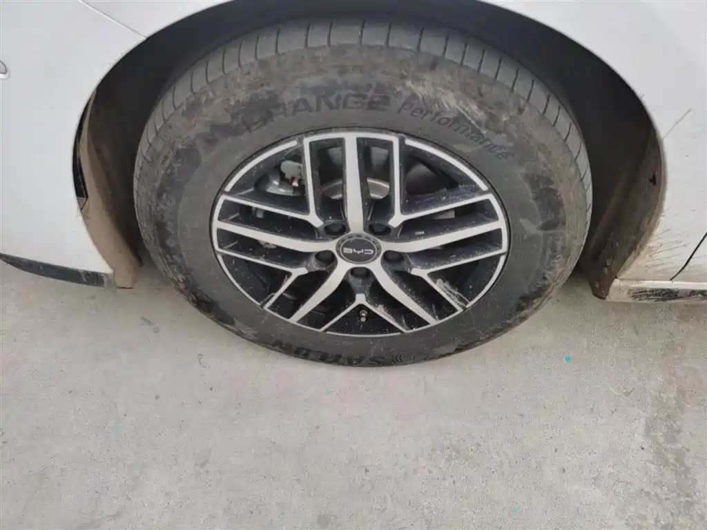BYD Seal 05 DM-i 2025 — фото 23