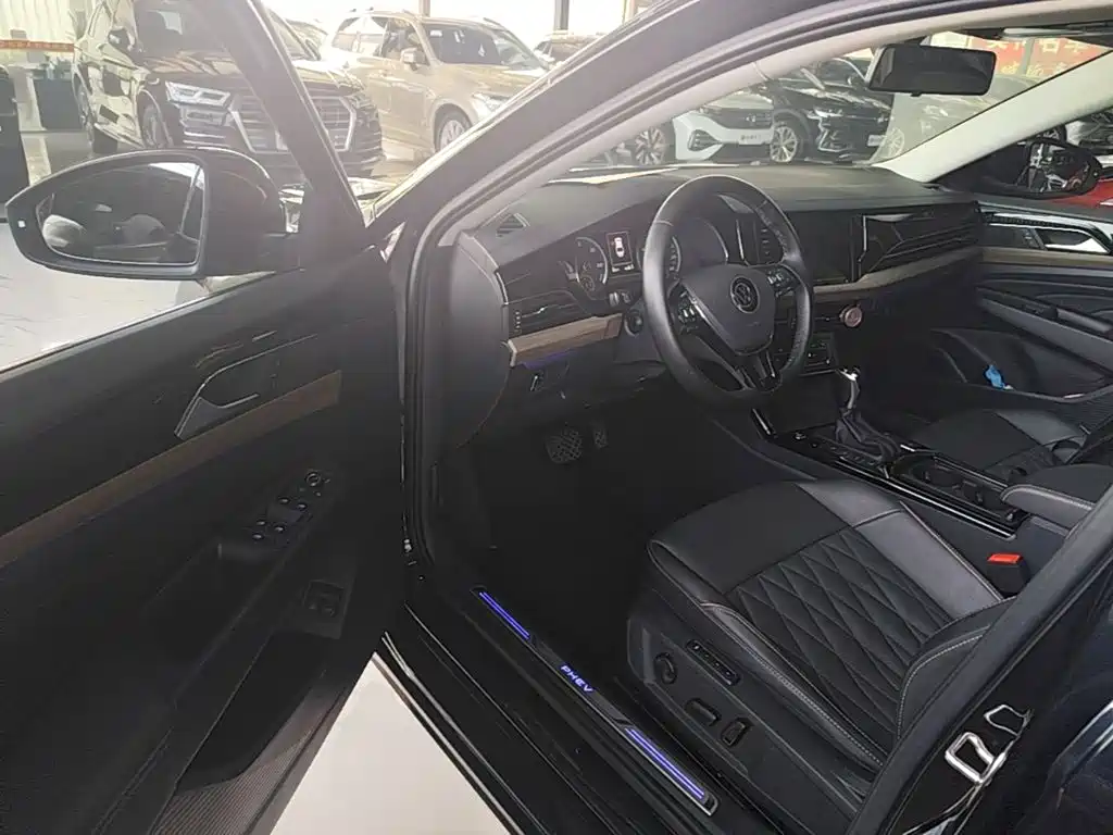 Volkswagen Passat PHEV 2020 — фото 16