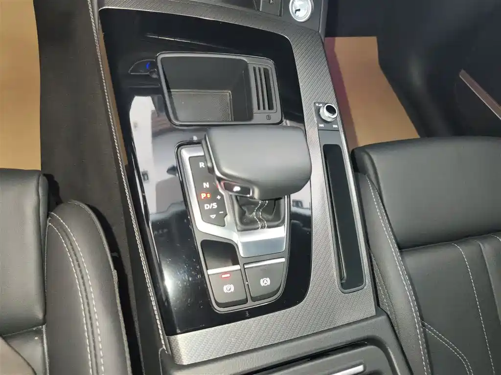 Audi Q5L 2023 — фото 10