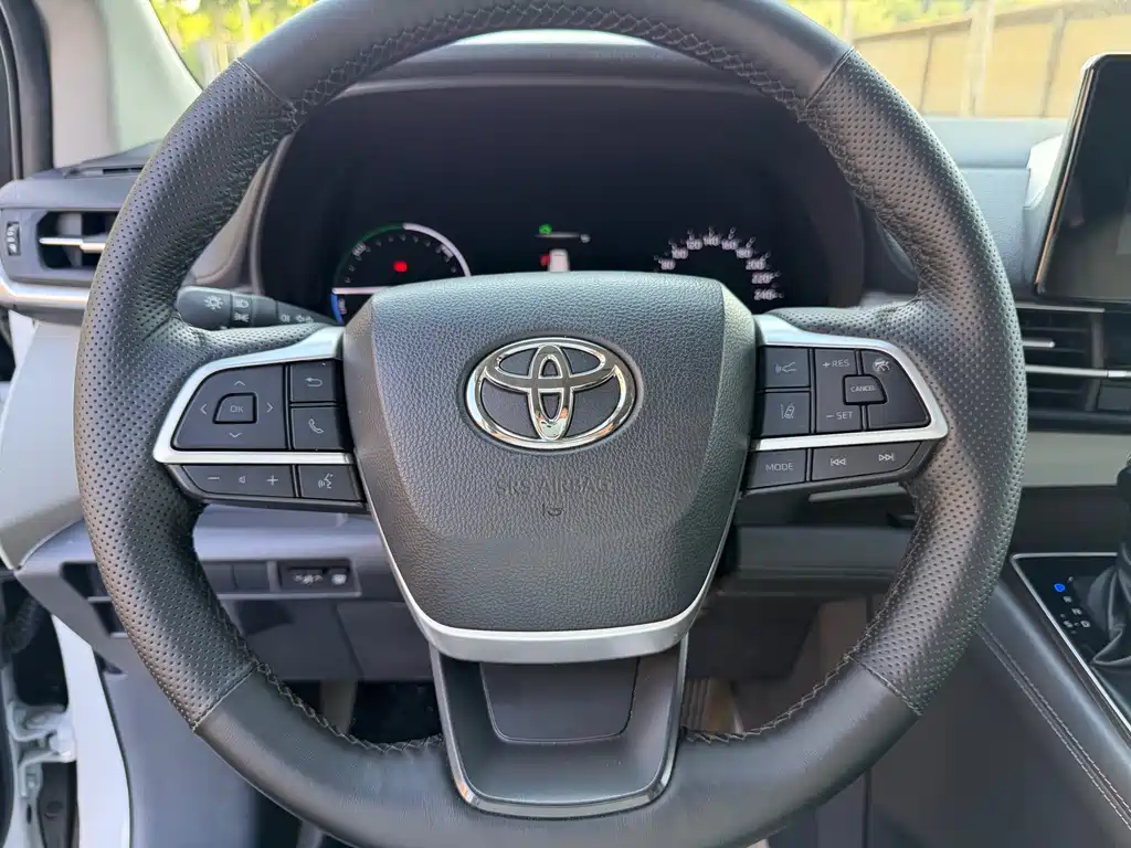 Toyota Sienna 2025 — фото 11