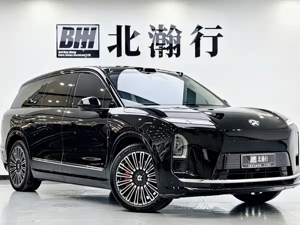 NIO ES8 2025