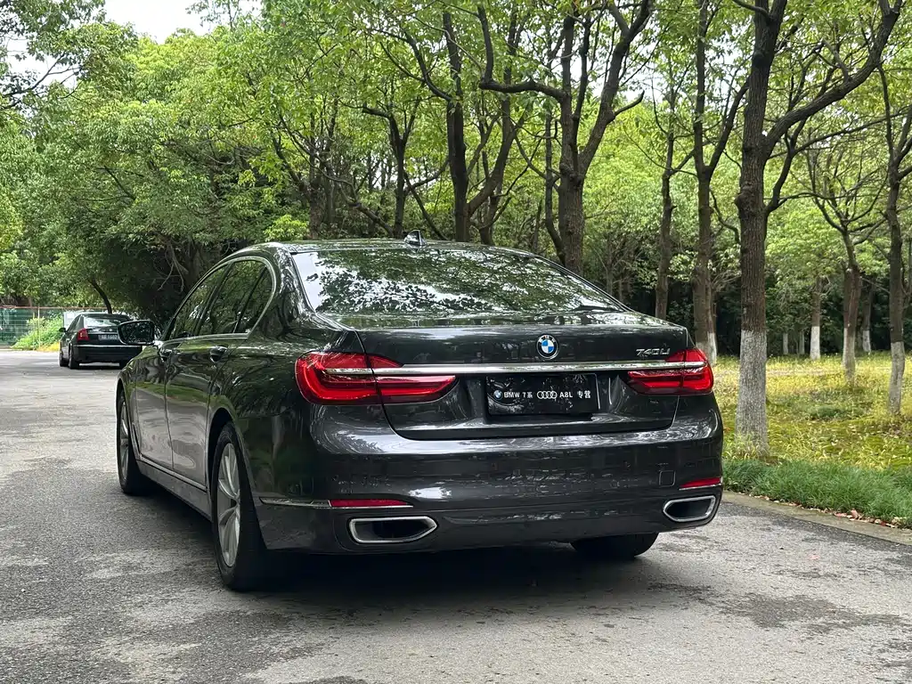 BMW 7 Series 2016 — фото 8