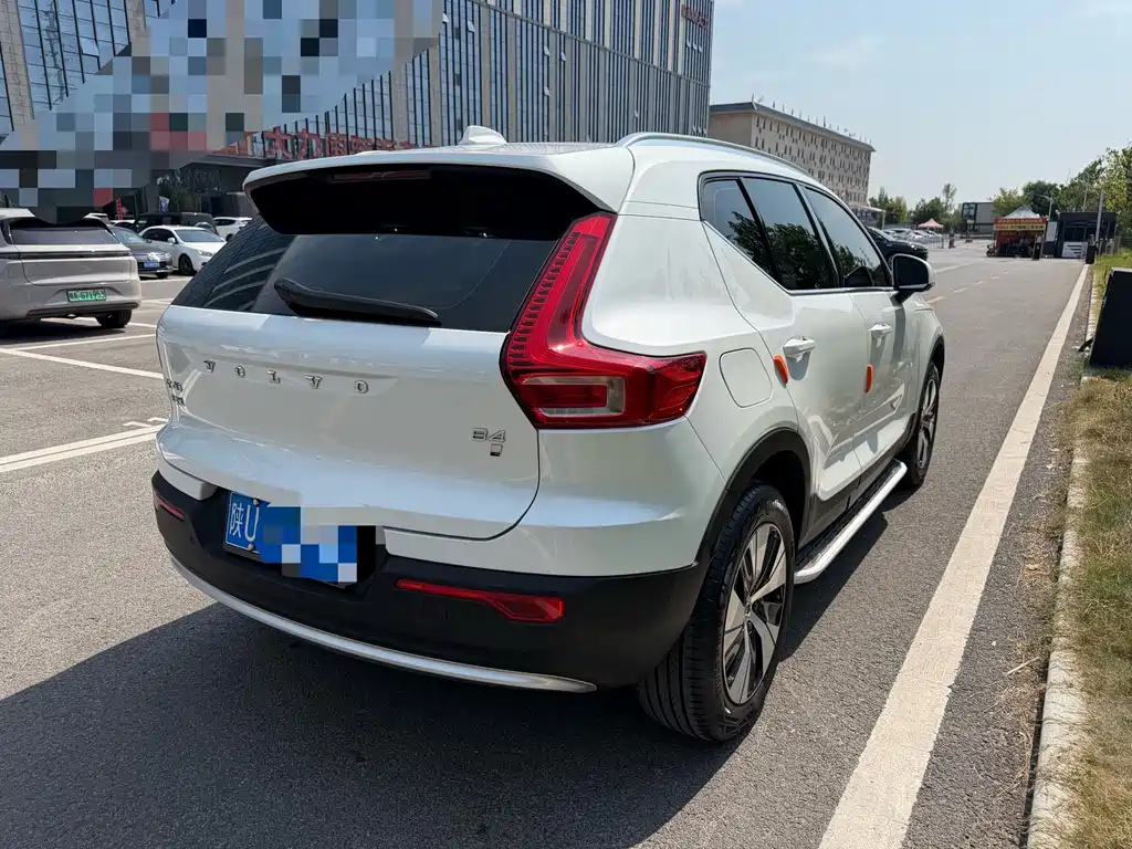 Volvo XC40 2023 — фото 20