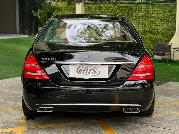 Mercedes-Benz S-Class 2011