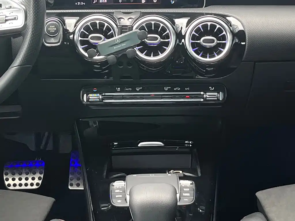 Mercedes-Benz CLA 2020 — фото 13