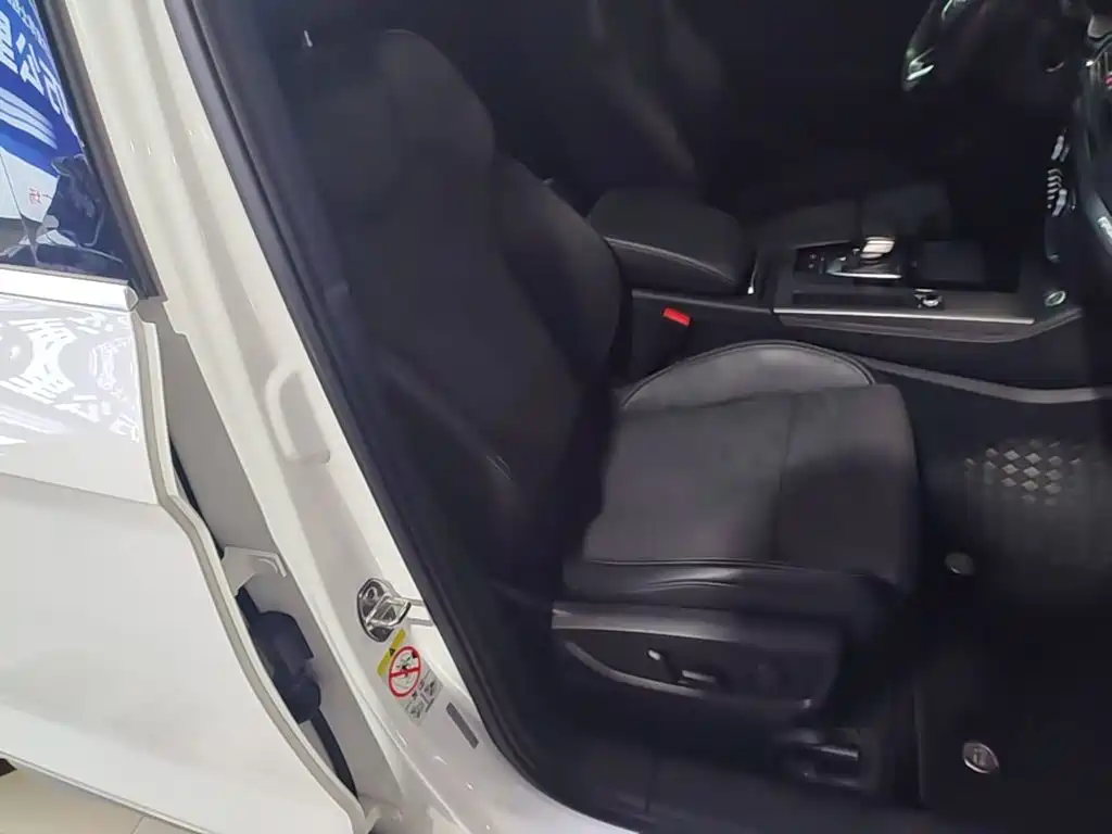 Audi Q5L Sportback 2022 — фото 25