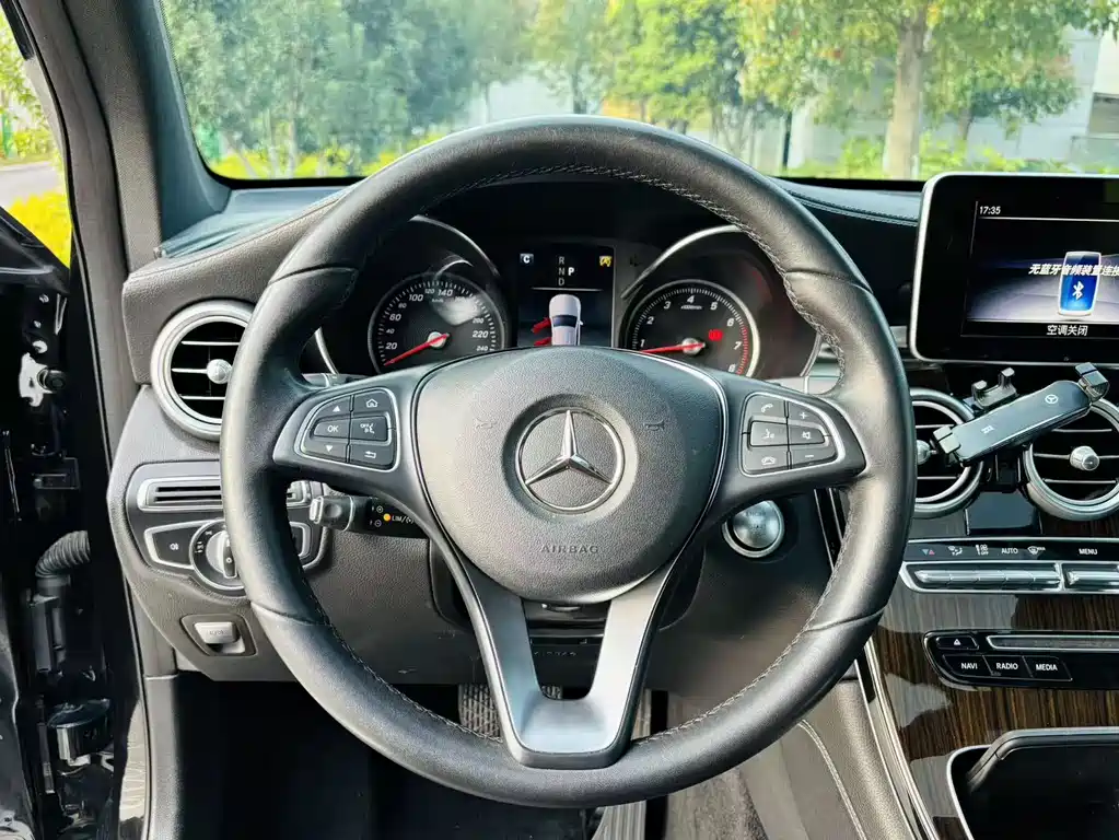 Mercedes-Benz GLC 2018 — фото 15