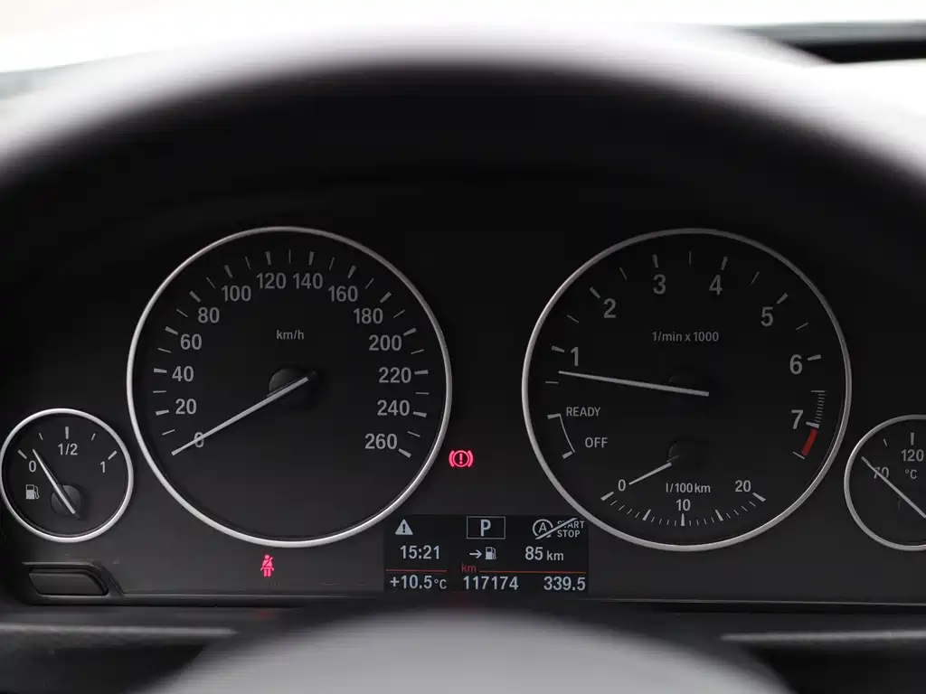 BMW 3 Series 2016 — фото 10