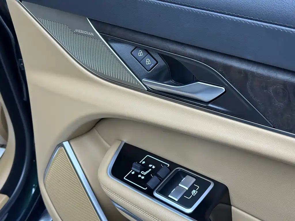 Jaguar XFL 2024 — фото 12
