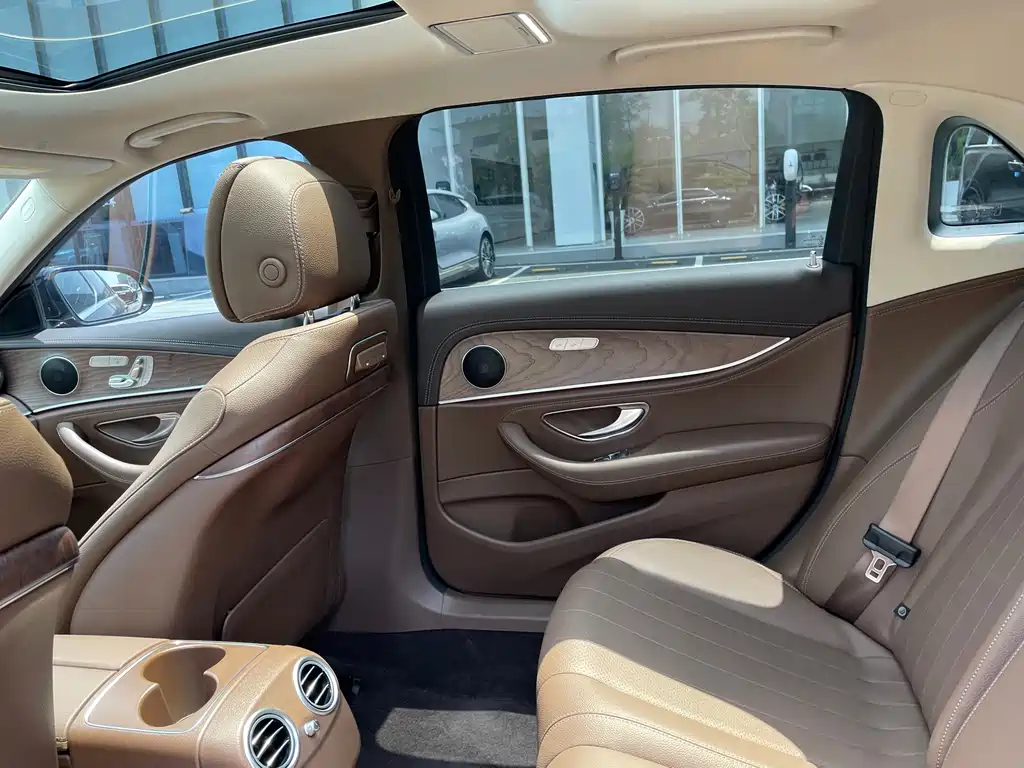 Mercedes-Benz E-Class 2020 — фото 12