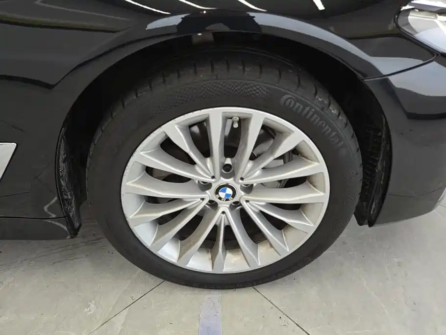 BMW 5 Series 2021