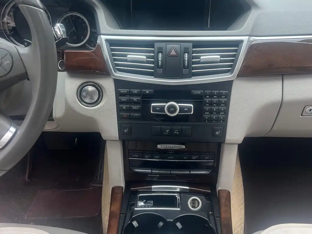 Mercedes-Benz E-Class 2012 — фото 10