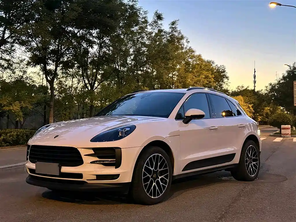 Porsche Macan 2019 — фото 1
