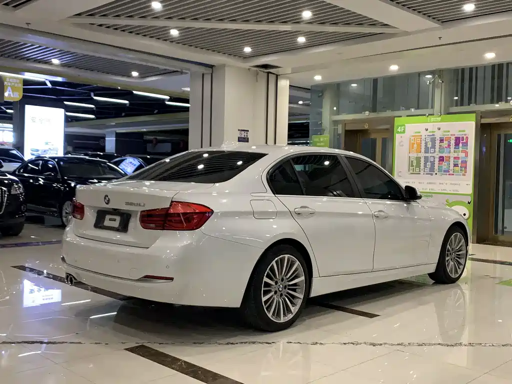 BMW 3 Series 2019 — фото 13