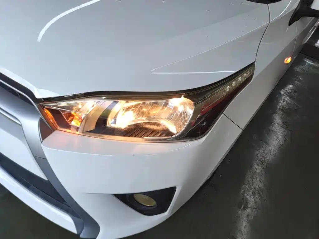 Toyota Yaris L 2015 — фото 24