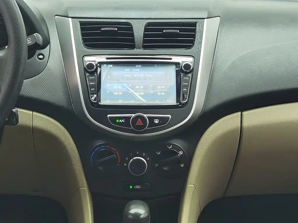 Hyundai Verna 2014 — фото 12