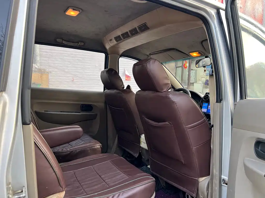 Wuling Hongguang 2014 — фото 10