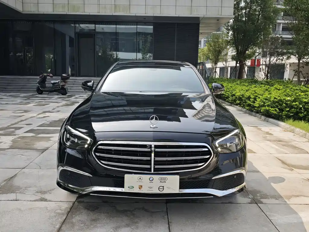 Mercedes-Benz E-Class 2023 — фото 2