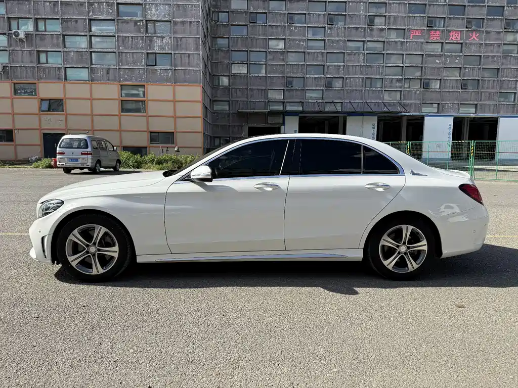 Mercedes-Benz C-Class 2018 — фото 4