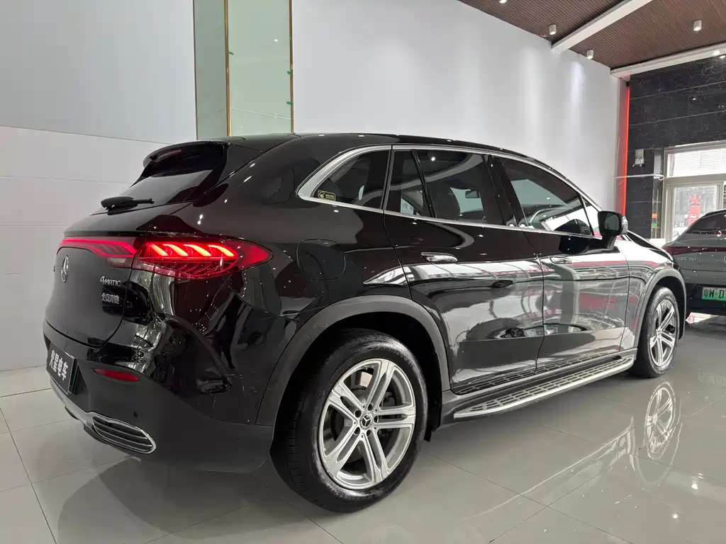 Mercedes-Benz EQE SUV 2023 — фото 12