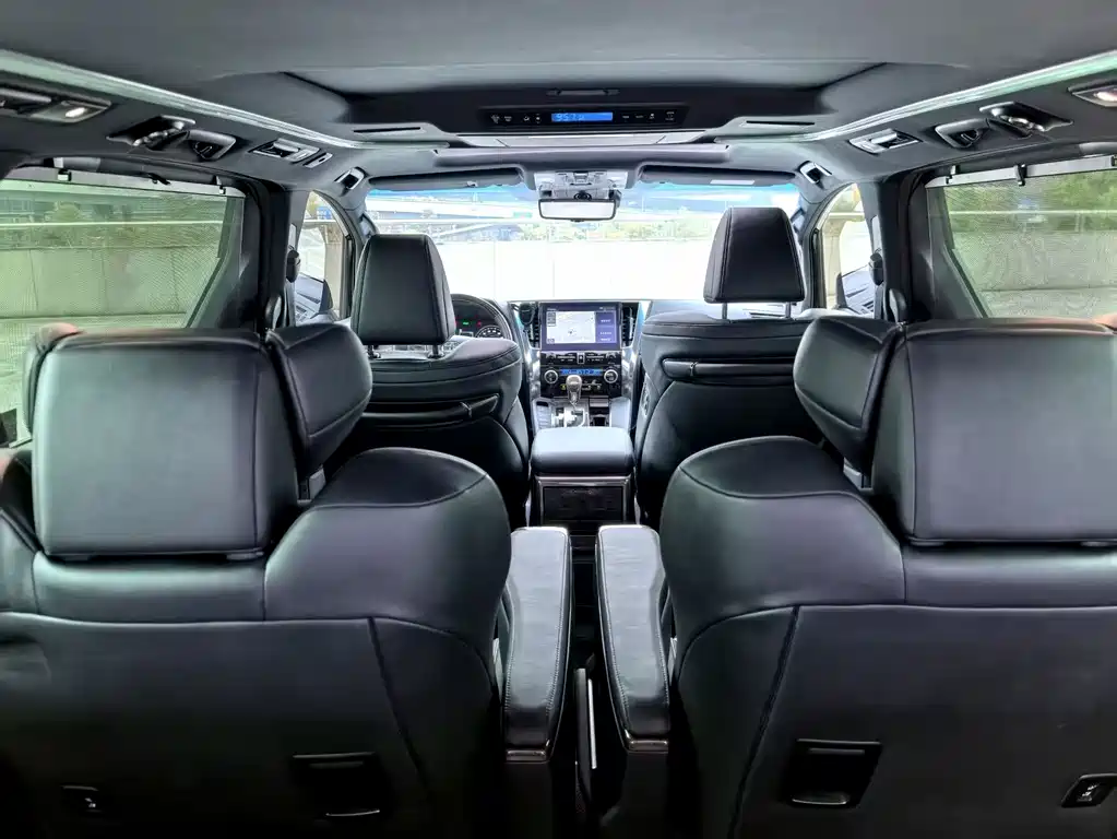 Toyota Alphard 2022 — фото 18