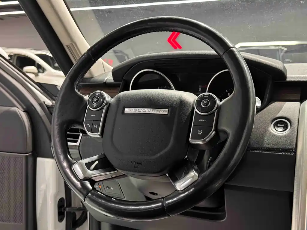 Land Rover Discovery 2017 — фото 11