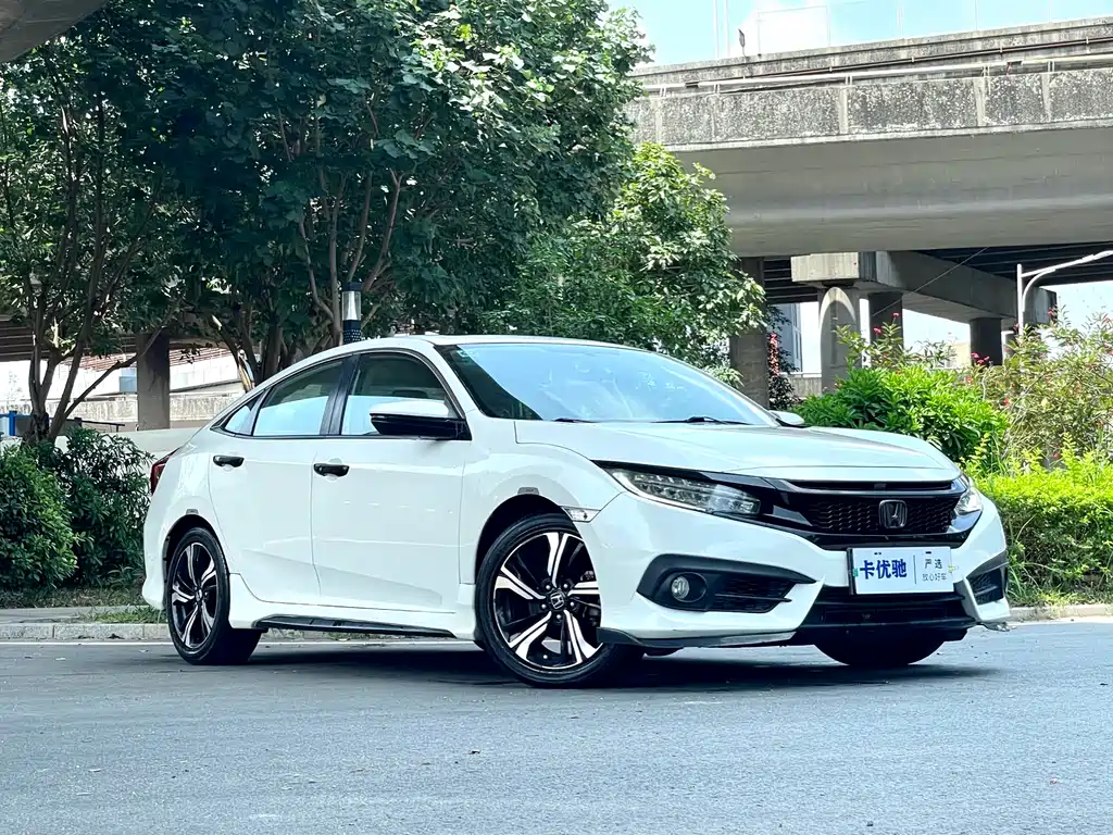 Honda Civic 2018 — фото 6
