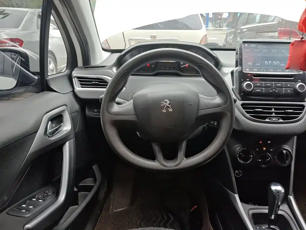 Peugeot 2008 2014