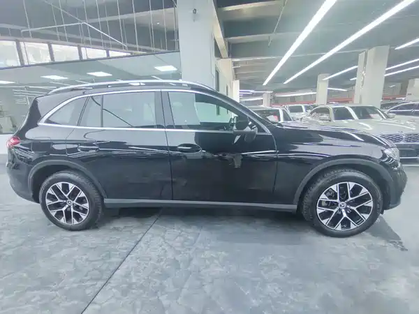 Mercedes-Benz GLC 2025