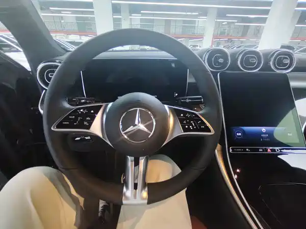 Mercedes-Benz GLC 2025