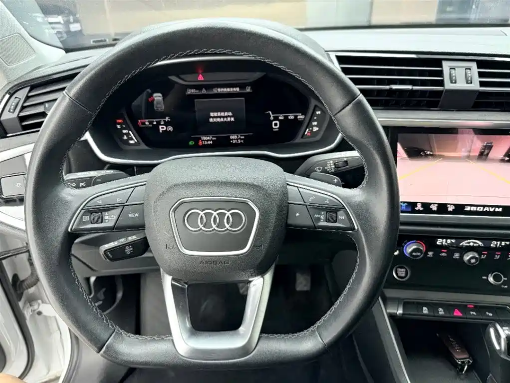 Audi Q3 2022 — фото 2