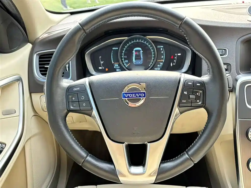 Volvo S60 2014 — фото 11
