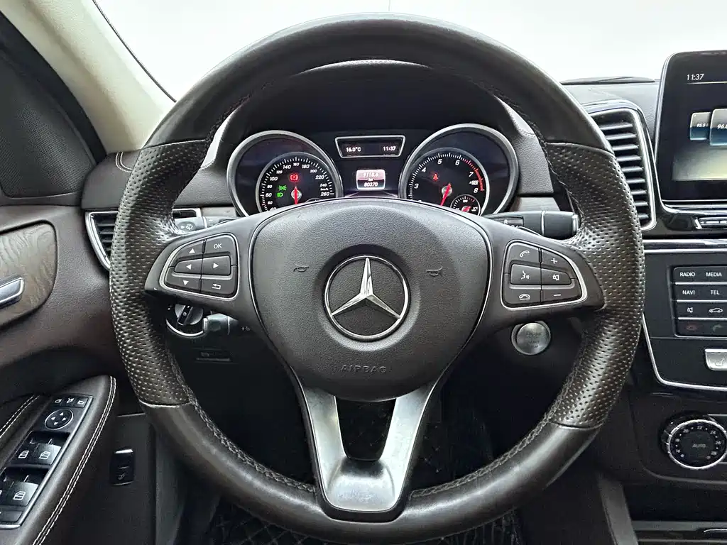 Mercedes-Benz GLE 2017 — фото 15
