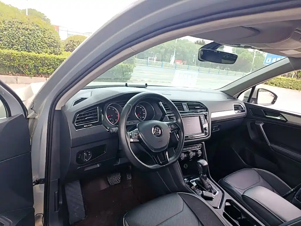 Volkswagen Tiguan L 2017 — фото 10