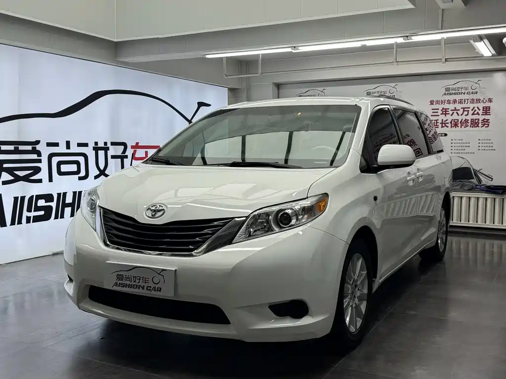 Toyota Sienna 2014 — фото 1