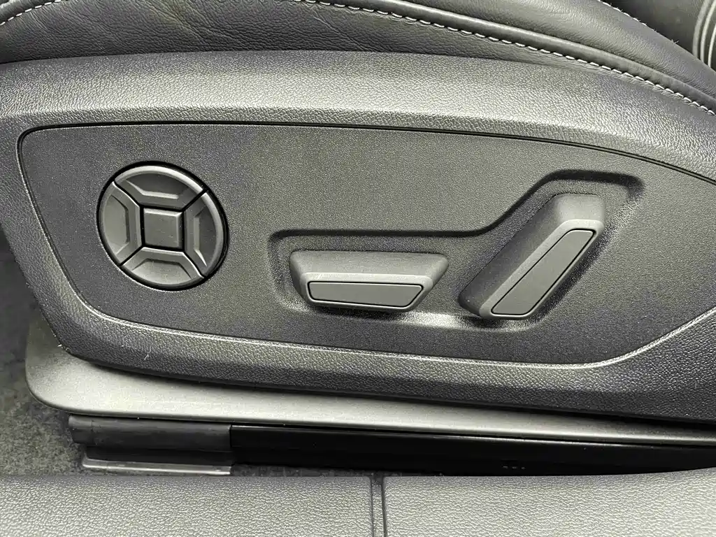 Audi A3 2023 — фото 10